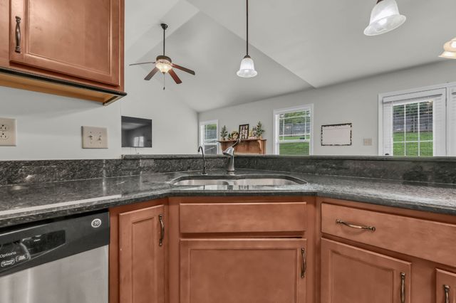1125 Ishee Dr, Clarksville, TN 37042