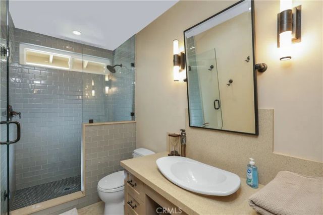 21822 Seacrest Ln, Huntington Beach, CA 92646