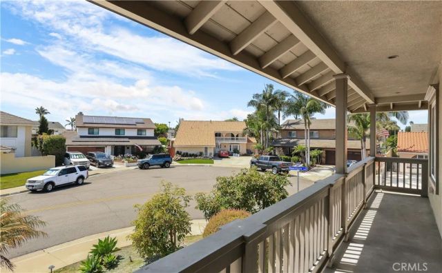 21822 Seacrest Ln, Huntington Beach, CA 92646