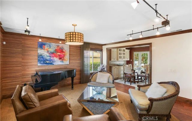 21822 Seacrest Ln, Huntington Beach, CA 92646