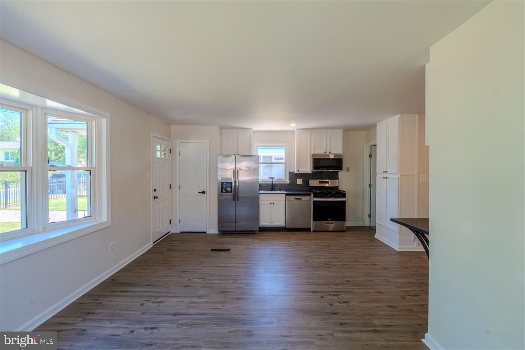 Image 4 of property listing at 12324 CENTERHILL ST, Silver Spring, MD 20902