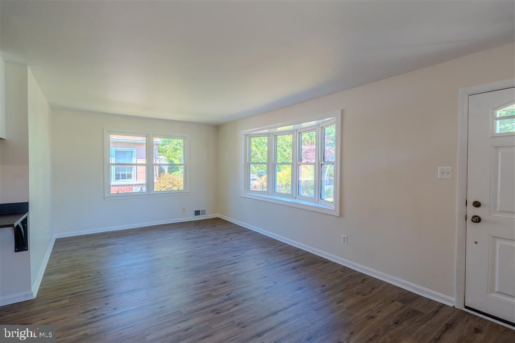Image 7 of property listing at 12324 CENTERHILL ST, Silver Spring, MD 20902