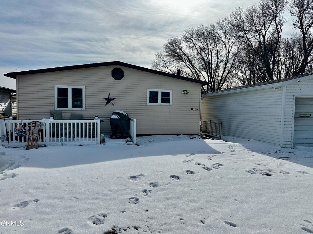 1003 Western Park, Jamestown, ND 58401