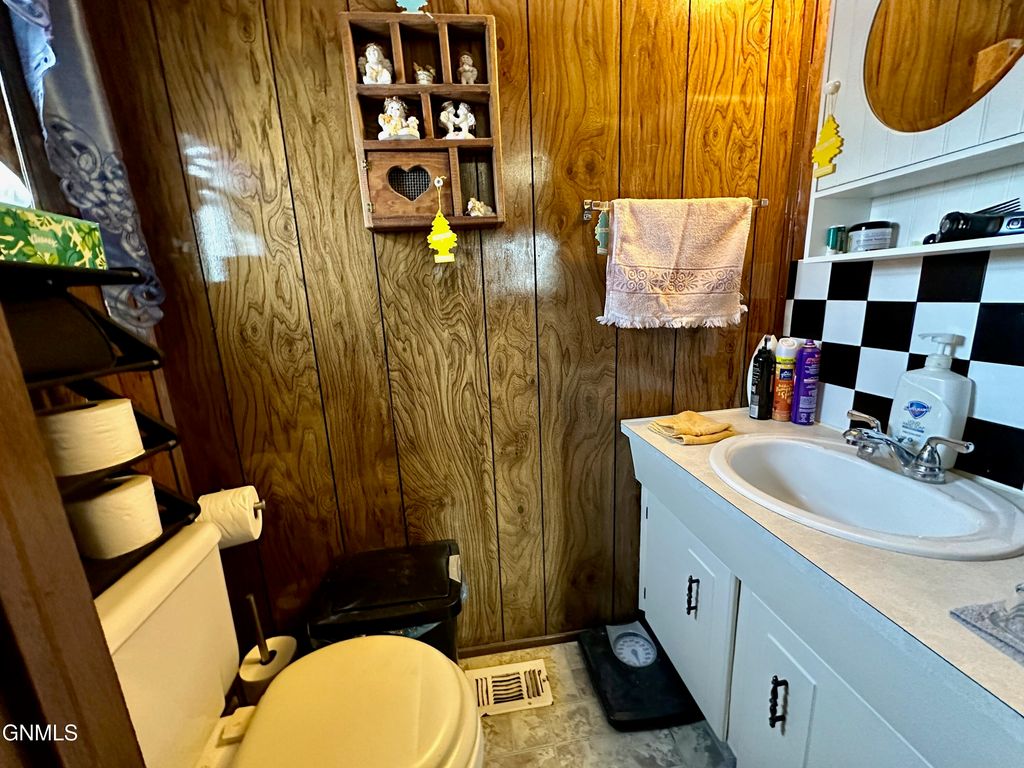 1003 Western Park, Jamestown, ND 58401 photo 12