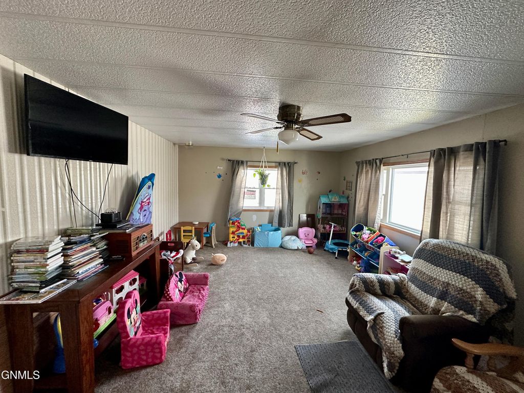 1003 Western Park, Jamestown, ND 58401 photo 2