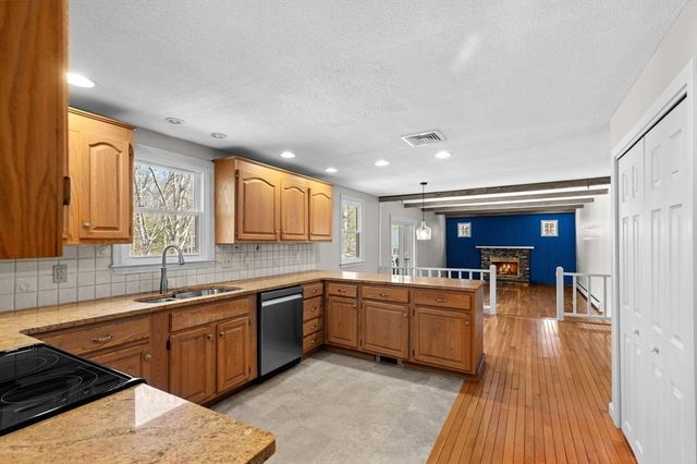 36 Cooke Road, Plymouth, MA 02360