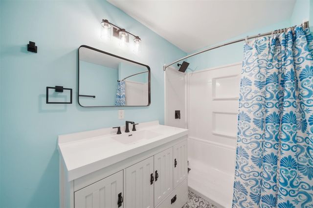 209 N Pleasant Street, Jackson, MI 49202