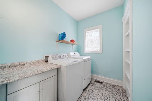 209 N Pleasant Street, Jackson, MI 49202