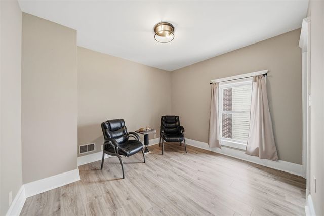 209 N Pleasant Street, Jackson, MI 49202