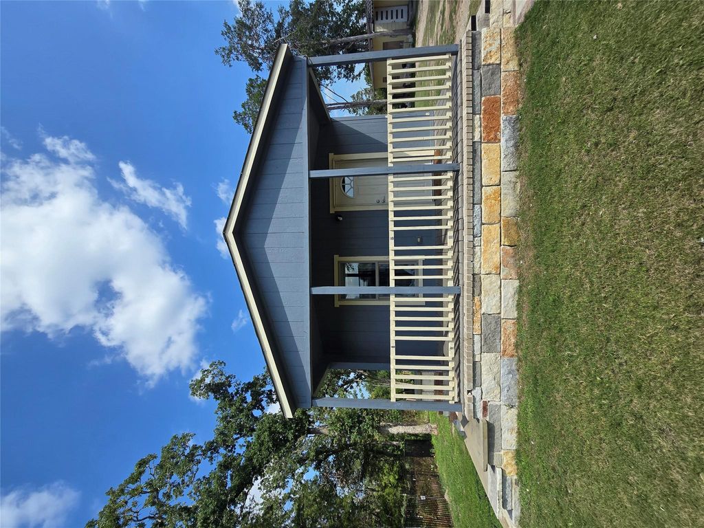 103 Los Cueva RD, Elgin, TX 78621