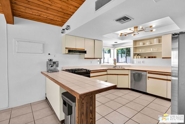 2211 N Starr Road, Palm Springs, CA 92262