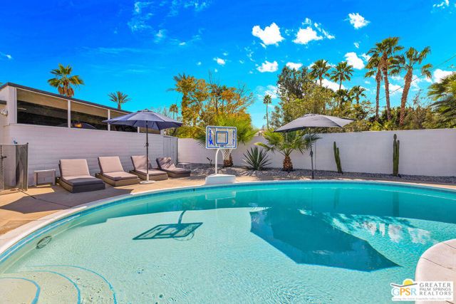 2211 N Starr Road, Palm Springs, CA 92262