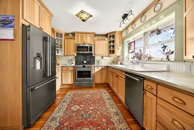 645 E California Street, Jacksonville, OR 97530