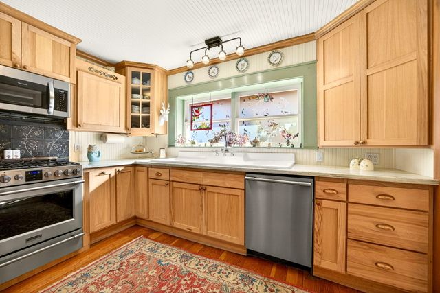 645 E California Street, Jacksonville, OR 97530