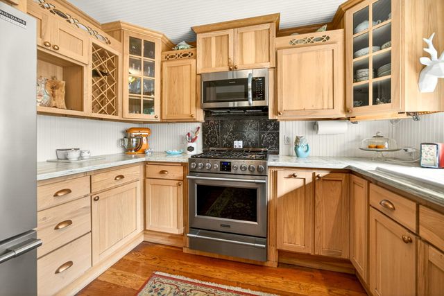 645 E California Street, Jacksonville, OR 97530