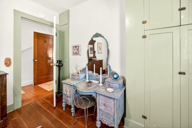 645 E California Street, Jacksonville, OR 97530