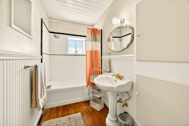 645 E California Street, Jacksonville, OR 97530