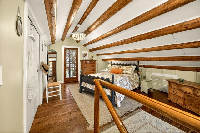 645 E California Street, Jacksonville, OR 97530