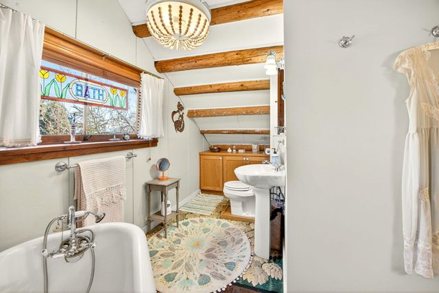 645 E California Street, Jacksonville, OR 97530