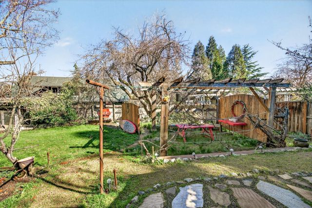 645 E California Street, Jacksonville, OR 97530