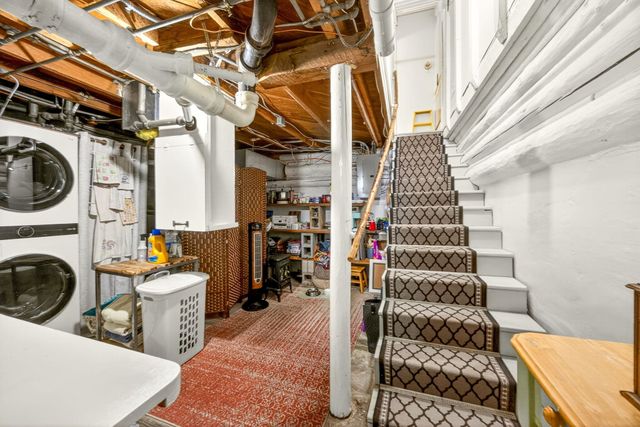 645 E California Street, Jacksonville, OR 97530