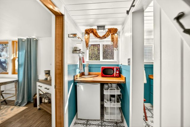 645 E California Street, Jacksonville, OR 97530