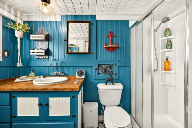 645 E California Street, Jacksonville, OR 97530