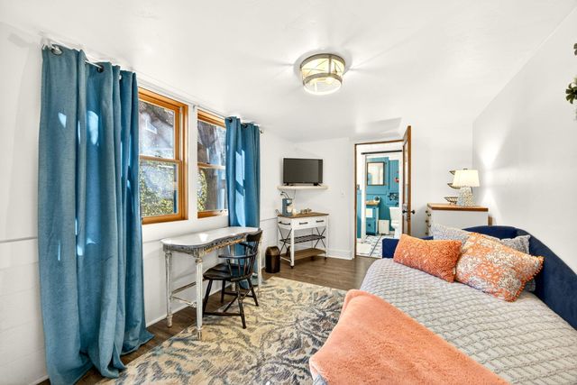 645 E California Street, Jacksonville, OR 97530