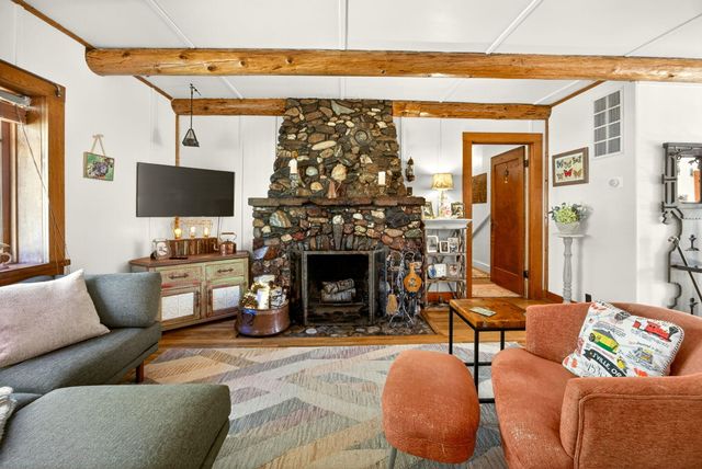 645 E California Street, Jacksonville, OR 97530