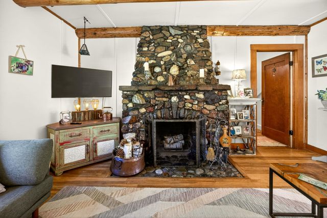 645 E California Street, Jacksonville, OR 97530