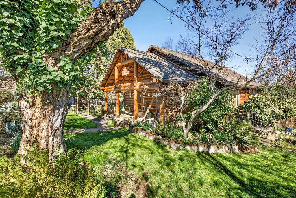 645 E California Street, Jacksonville, OR 97530