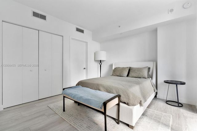 55 SW 9th St 1103, Miami, FL 33130