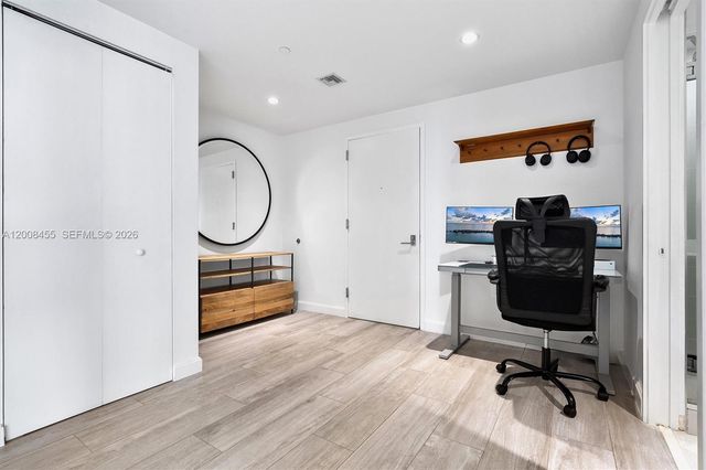 55 SW 9th St 1103, Miami, FL 33130