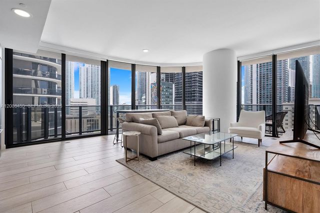 55 SW 9th St 1103, Miami, FL 33130