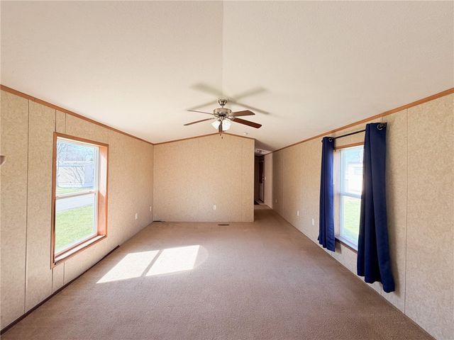 422 Magnolia St, Freedom, PA 15074