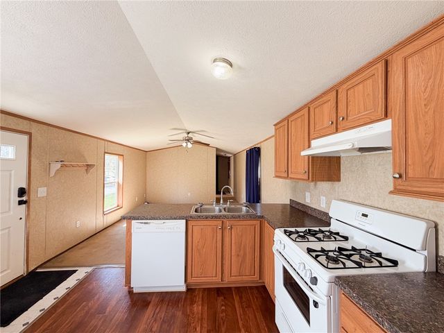 422 Magnolia St, Freedom, PA 15074