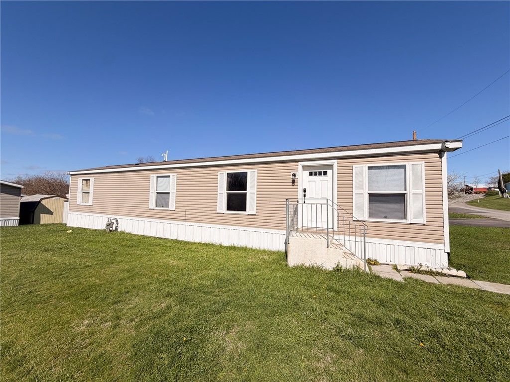 422 Magnolia St, Freedom, PA 15074