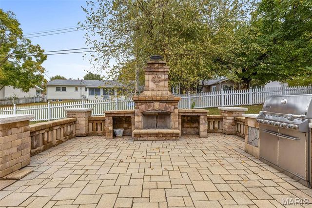 4 Lewis and Clark Court, St Charles, MO 63301