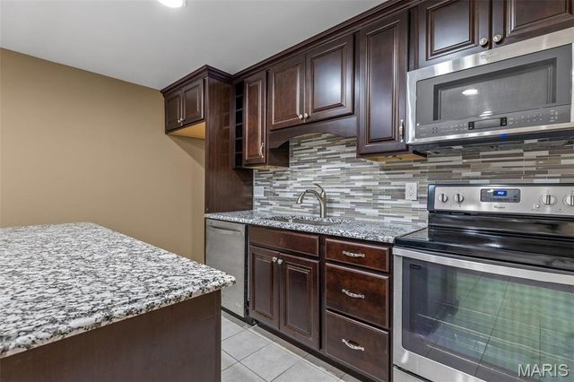 4 Lewis and Clark Court, St Charles, MO 63301