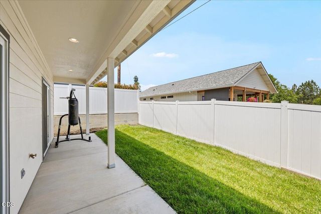 608 Nobility Drive, Medford, OR 97501
