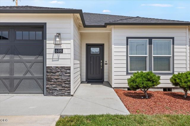 608 Nobility Drive, Medford, OR 97501
