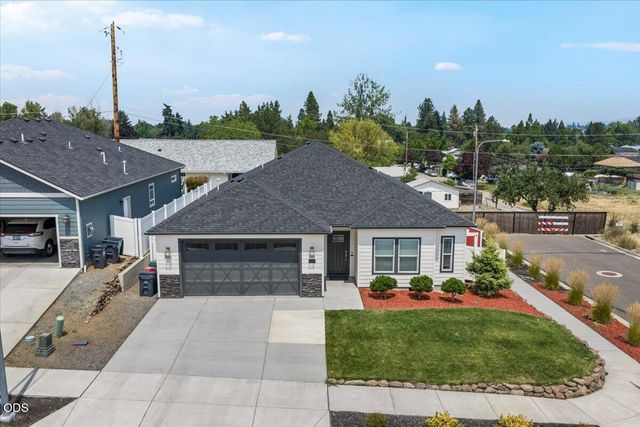 608 Nobility Drive, Medford, OR 97501