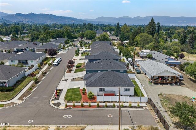 608 Nobility Drive, Medford, OR 97501