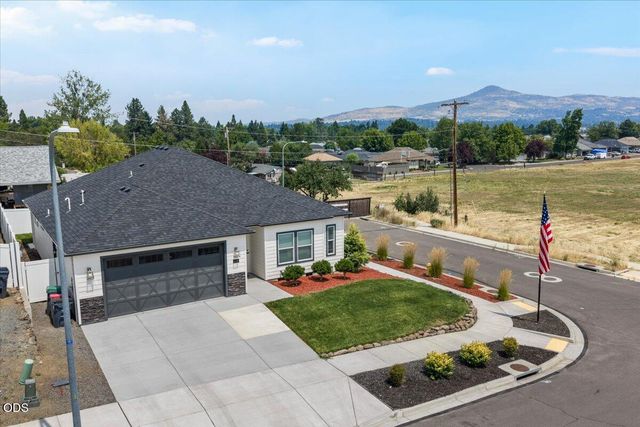 608 Nobility Drive, Medford, OR 97501