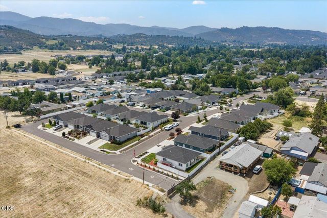 608 Nobility Drive, Medford, OR 97501