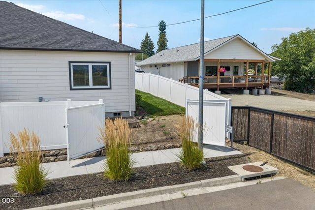 608 Nobility Drive, Medford, OR 97501