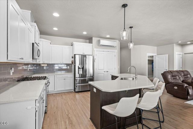 608 Nobility Drive, Medford, OR 97501