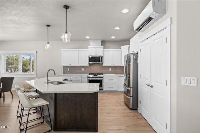 608 Nobility Drive, Medford, OR 97501