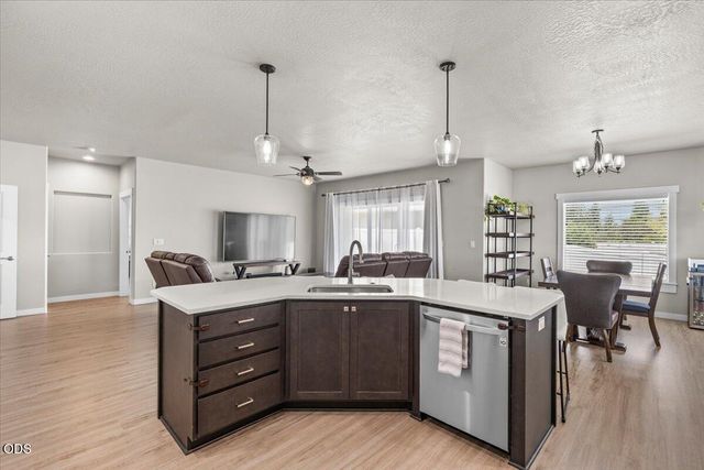 608 Nobility Drive, Medford, OR 97501