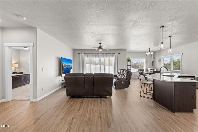608 Nobility Drive, Medford, OR 97501